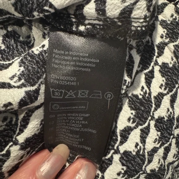 H&M Monochrome Animal Print Top - Picture 7 of 7